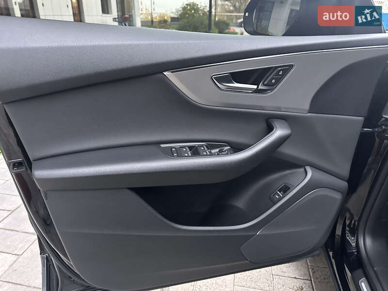 Внедорожник / Кроссовер Audi Q8 2019 в Киеве