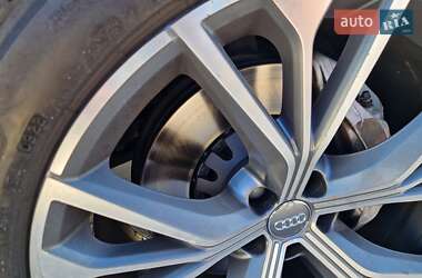 Внедорожник / Кроссовер Audi Q8 2019 в 