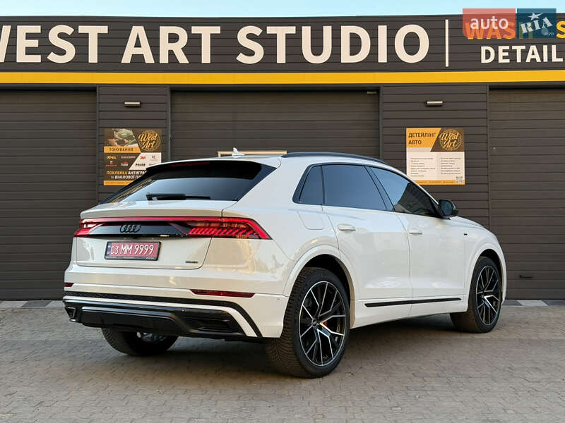 Позашляховик / Кросовер Audi Q8 2021 в Мукачевому