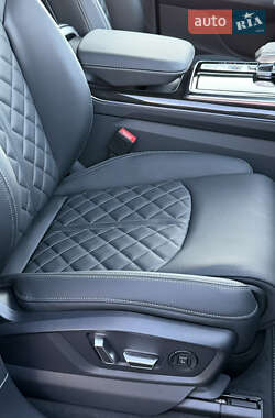 Внедорожник / Кроссовер Audi Q8 2025 в 
