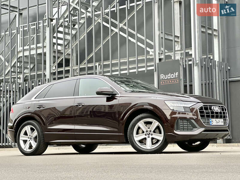Внедорожник / Кроссовер Audi Q8 2021 в 