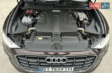 Внедорожник / Кроссовер Audi Q8 2021 в 