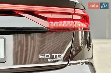Внедорожник / Кроссовер Audi Q8 2021 в 
