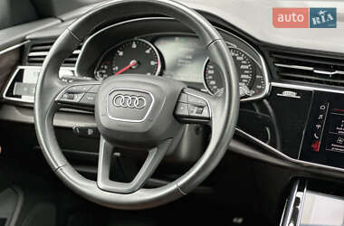 Внедорожник / Кроссовер Audi Q8 2021 в 