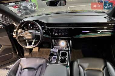 Позашляховик / Кросовер Audi Q8 2021 в 
