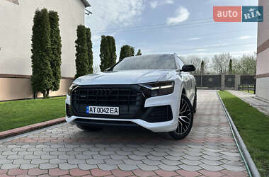 Позашляховик / Кросовер Audi Q8 2018 в 