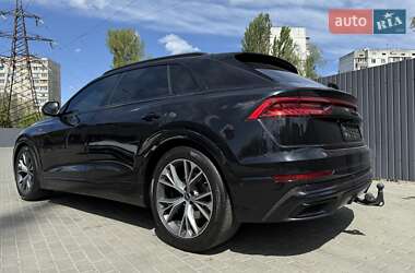Позашляховик / Кросовер Audi Q8 2022 в 