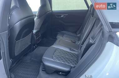 Позашляховик / Кросовер Audi Q8 2018 в 