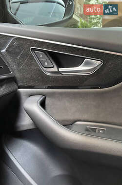 Внедорожник / Кроссовер Audi Q8 2020 в 