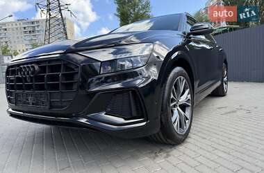 Позашляховик / Кросовер Audi Q8 2022 в 