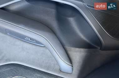 Позашляховик / Кросовер Audi Q8 2022 в 