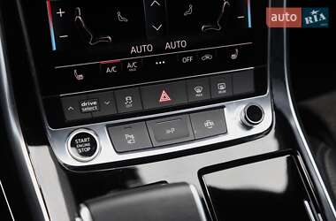 Внедорожник / Кроссовер Audi Q8 2021 в 