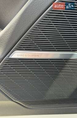 Внедорожник / Кроссовер Audi Q8 2020 в 