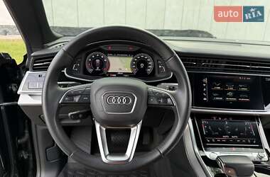 Внедорожник / Кроссовер Audi Q8 2018 в 