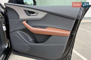 Внедорожник / Кроссовер Audi Q8 2018 в 