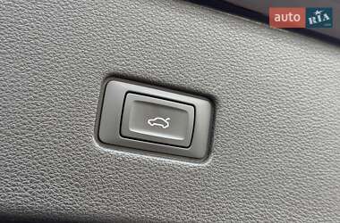 Внедорожник / Кроссовер Audi Q8 2018 в 