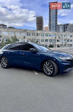 Позашляховик / Кросовер Audi Q8 2018 в 