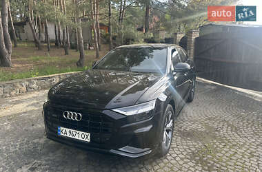 Внедорожник / Кроссовер Audi Q8 2021 в 