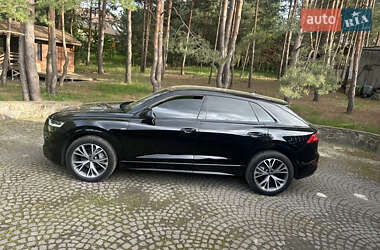 Внедорожник / Кроссовер Audi Q8 2021 в 