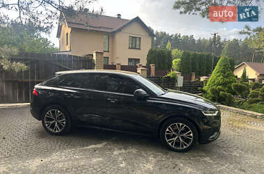 Внедорожник / Кроссовер Audi Q8 2021 в 