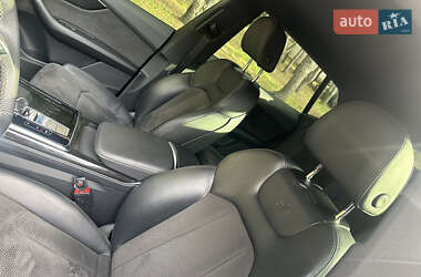 Внедорожник / Кроссовер Audi Q8 2021 в 