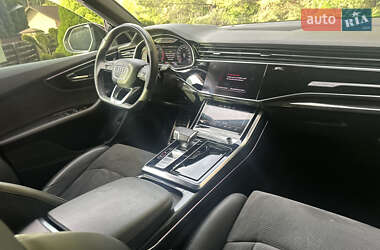 Внедорожник / Кроссовер Audi Q8 2021 в 