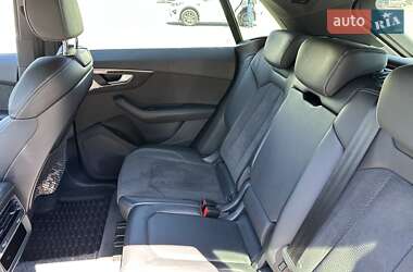 Позашляховик / Кросовер Audi Q8 2018 в 