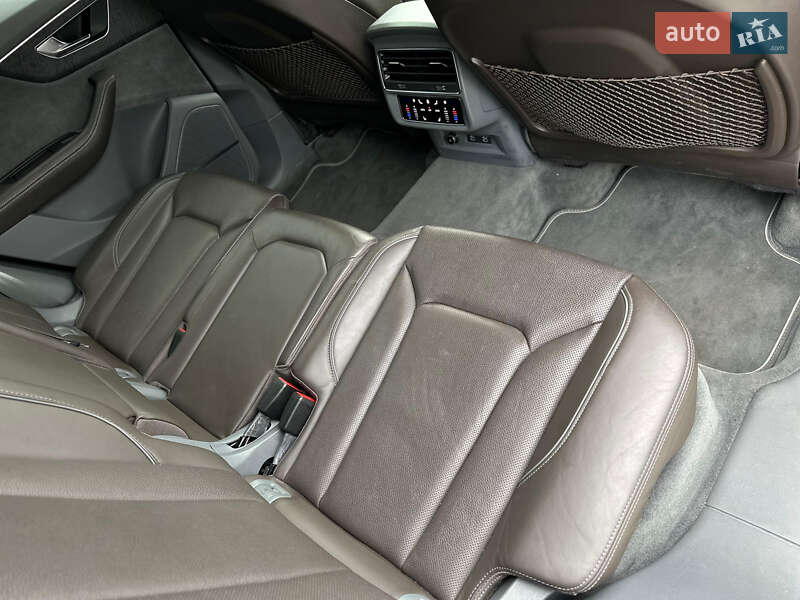 Позашляховик / Кросовер Audi Q8 2021 в Києві