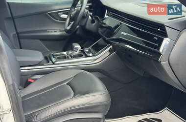 Позашляховик / Кросовер Audi Q8 2018 в 