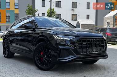 Позашляховик / Кросовер Audi Q8 2021 в 