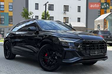 Позашляховик / Кросовер Audi Q8 2021 в 