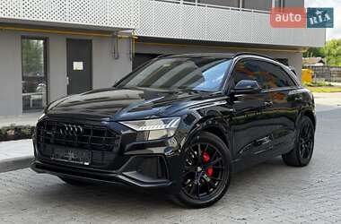 Позашляховик / Кросовер Audi Q8 2021 в 