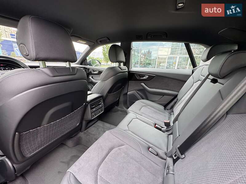 Внедорожник / Кроссовер Audi Q8 2024 в Киеве