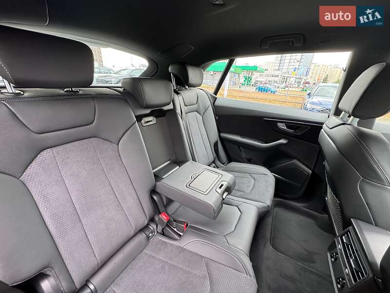 Внедорожник / Кроссовер Audi Q8 2024 в Киеве