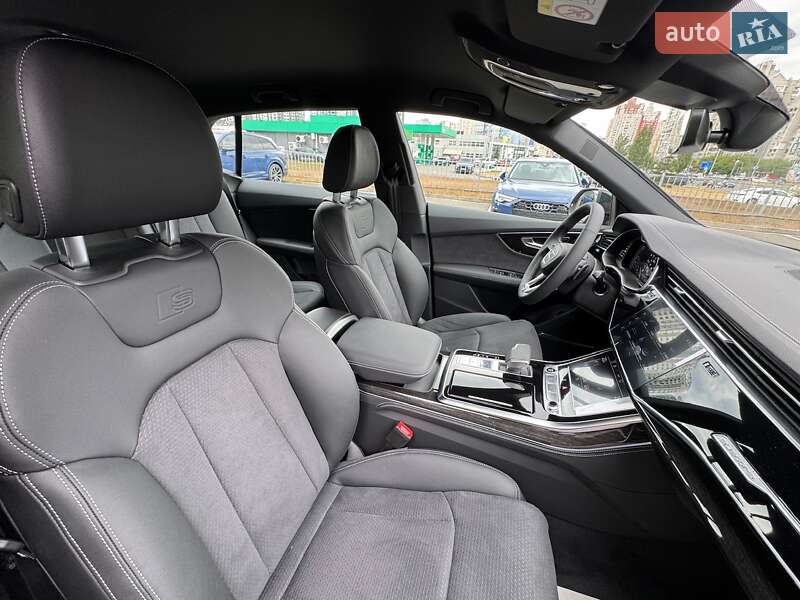 Внедорожник / Кроссовер Audi Q8 2024 в Киеве