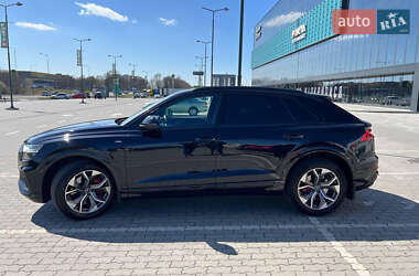 Позашляховик / Кросовер Audi Q8 2021 в 