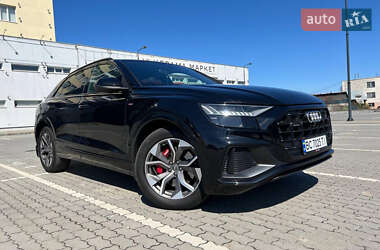 Позашляховик / Кросовер Audi Q8 2021 в 