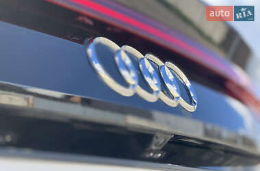 Позашляховик / Кросовер Audi Q8 2019 в 