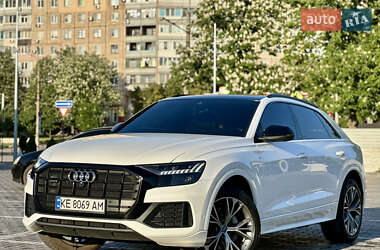 Позашляховик / Кросовер Audi Q8 2020 в 