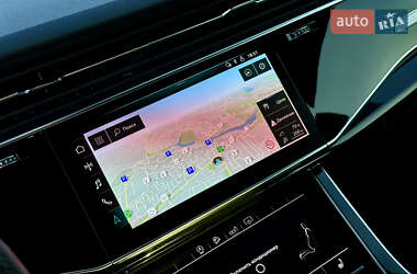 Позашляховик / Кросовер Audi Q8 2020 в 