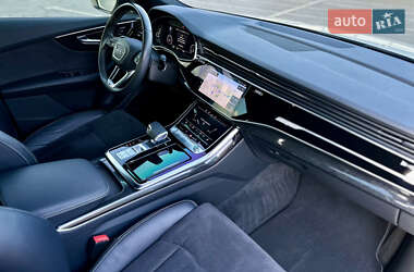 Позашляховик / Кросовер Audi Q8 2020 в 