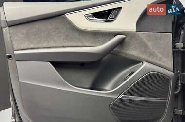 Внедорожник / Кроссовер Audi Q8 2021 в 
