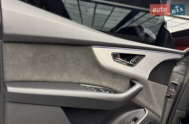 Внедорожник / Кроссовер Audi Q8 2021 в 