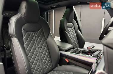 Внедорожник / Кроссовер Audi Q8 2021 в 