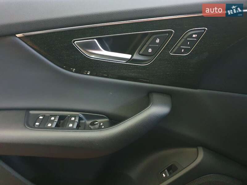 Внедорожник / Кроссовер Audi Q8 2018 в Днепре