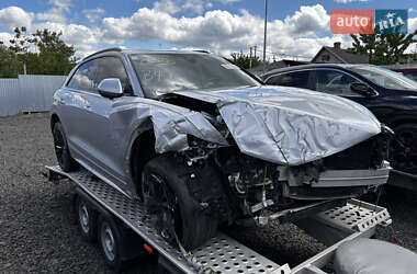 Позашляховик / Кросовер Audi Q8 2020 в 