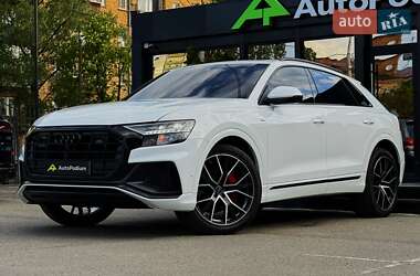 Внедорожник / Кроссовер Audi Q8 2022 в 