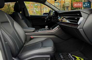 Внедорожник / Кроссовер Audi Q8 2022 в 