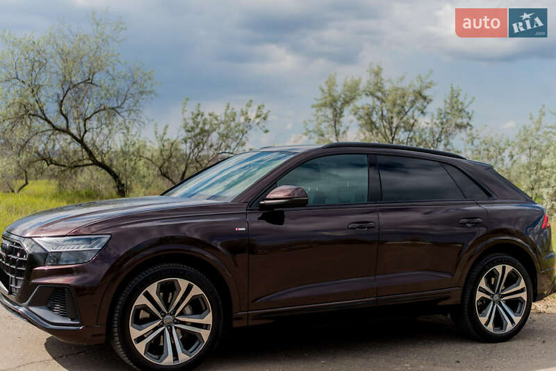 Внедорожник / Кроссовер Audi Q8 2020 в 