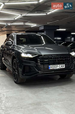 Внедорожник / Кроссовер Audi Q8 2021 в 